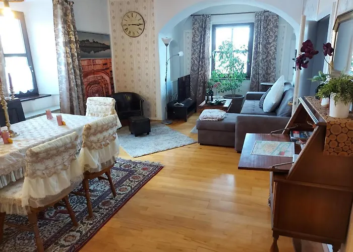 Lägenhet Schloss Weichs Zu Mit 2schlafzimmer Parkplatz Internet 75qm Zentrum