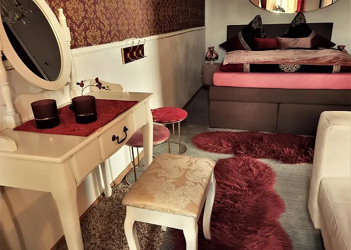 Schloss Weichs Zu Mit 2schlafzimmer Parkplatz Internet 75qm Zentrum Lägenhet Regensburg